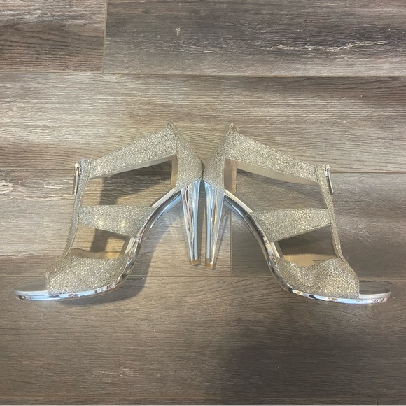 MK shoes - Picture 2 of 8